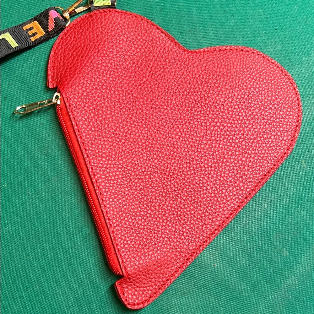 Heart-Shaped Red Clutch - Picture 4 of 8
